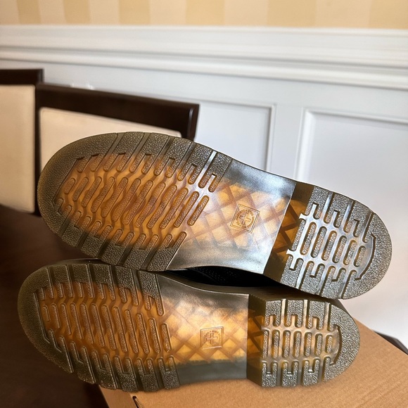 Dr. Martens 1460 PATENT LEATHER LACE UP BOOTS - Picture 6 of 8